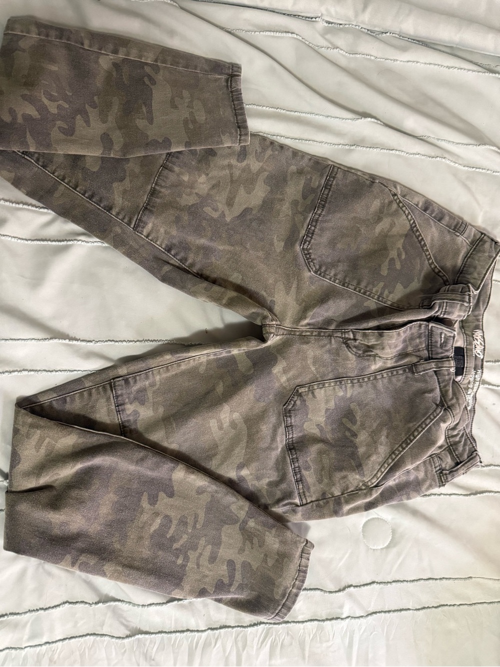 Mossimo Supply Co. Women's Camouflage Cropped Cargo Pants - Olive Green